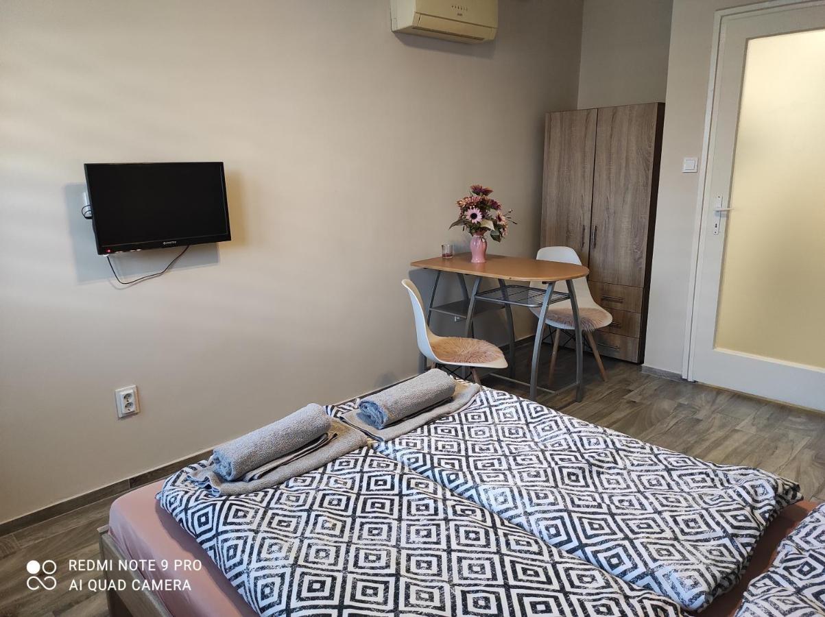 Desi Apartman Kaposvár Eksteriør billede